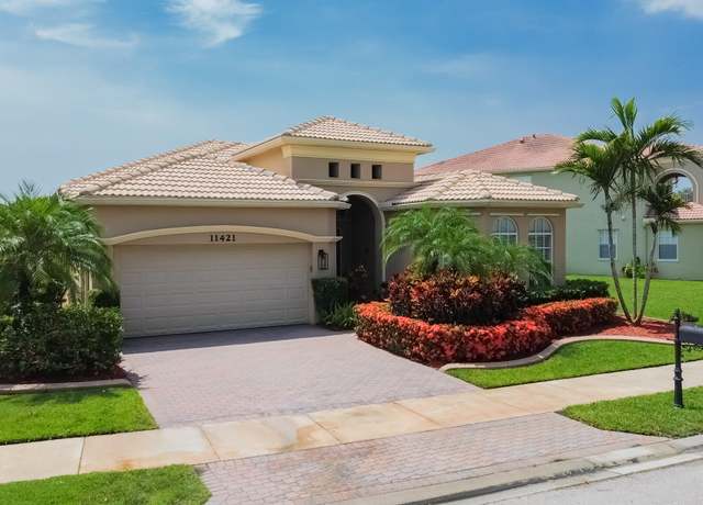 Property at 11421 SW Kingslake Cir, Port Saint Lucie, FL 34987, 3 beds, 2.5 baths