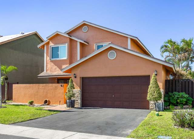 Property at 940 SW 96th Ave, Pembroke Pines, FL 33025, 4 beds, 2.5 baths