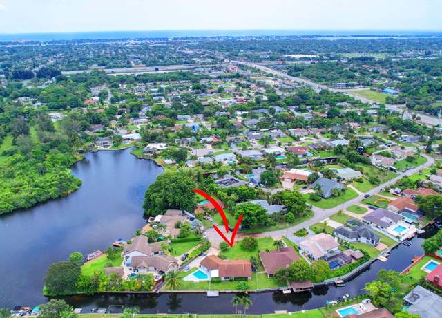 Property at 6797 Bayshore Dr, Lake Worth, FL 33462, 3 beds, 3 baths
