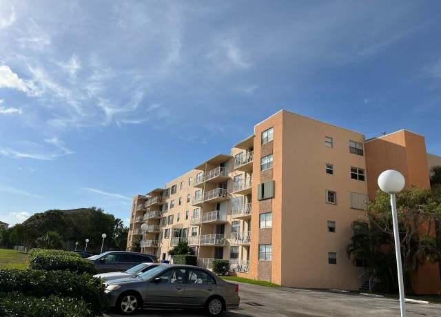 Property at 480 Executive Center Dr Unit 4a, West Palm Beach, FL 33401, 2 beds, 2 baths