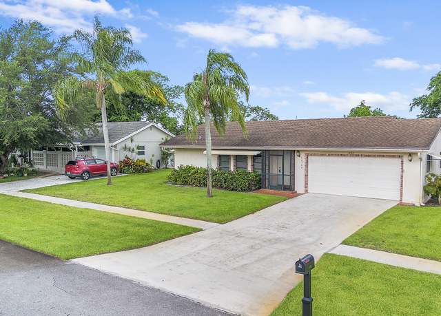 Property at 14765 Woodlodge Ln, Delray Beach, FL 33484, 2 beds, 2 baths