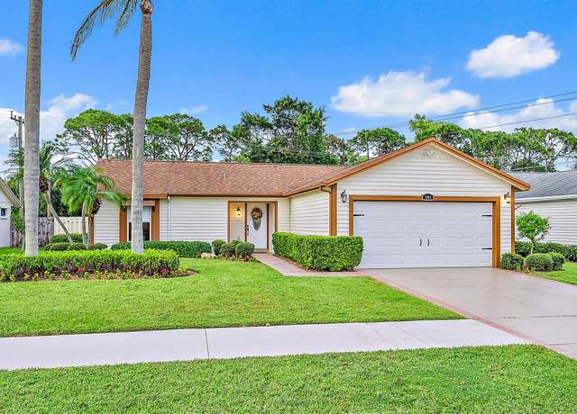 Property at 3965 SE Jacaranda St, Stuart, FL 34997, 3 beds, 2 baths