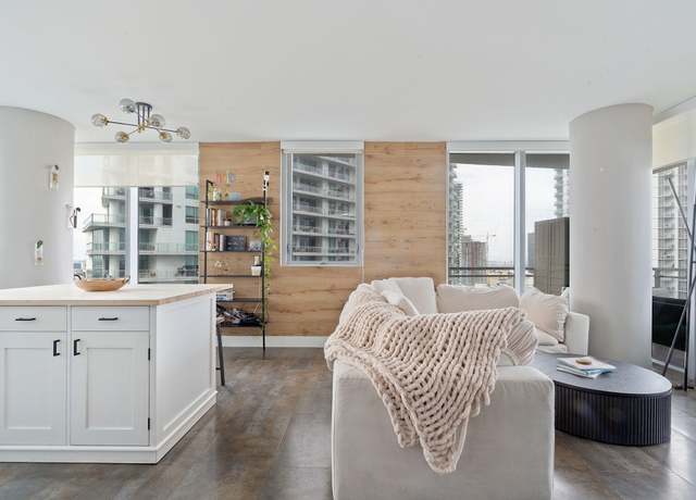 Property at 92 SW 3rd St #3110, Miami, FL 33130, 2 beds, 2.5 baths