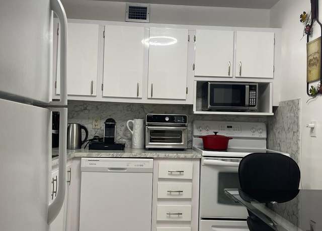 Property at 705 Lori Dr #305, Palm Springs, FL 33461, 1 bed, 1.5 baths