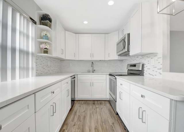 Property at 221 Piedmont E, Delray Beach, FL 33484, 2 beds, 2 baths