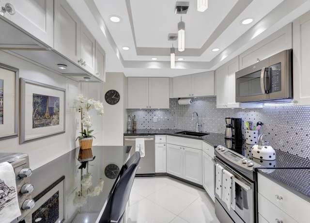 Property at 2000 Presidential Way Ph 5, West Palm Beach, FL 33401, 1 bed, 1.5 baths