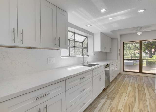 Property at 6740 Lago Vista Ter, Boca Raton, FL 33433, 2 beds, 2 baths