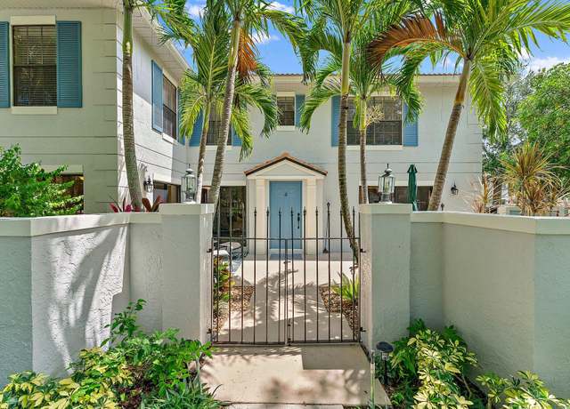Property at 352 Prestwick Cir #2, Palm Beach Gardens, FL 33418, 2 beds, 3 baths