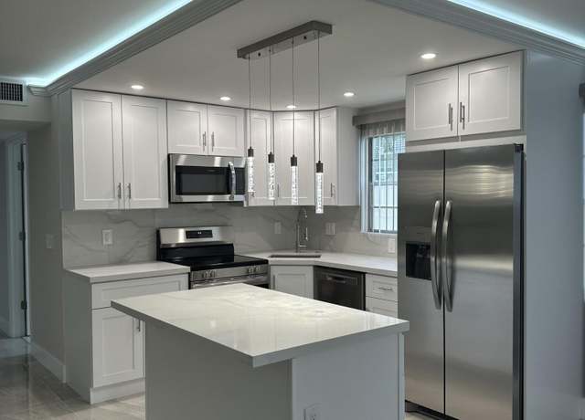 Property at 256 Suffolk G, Boca Raton, FL 33434, 2 beds, 1.5 baths