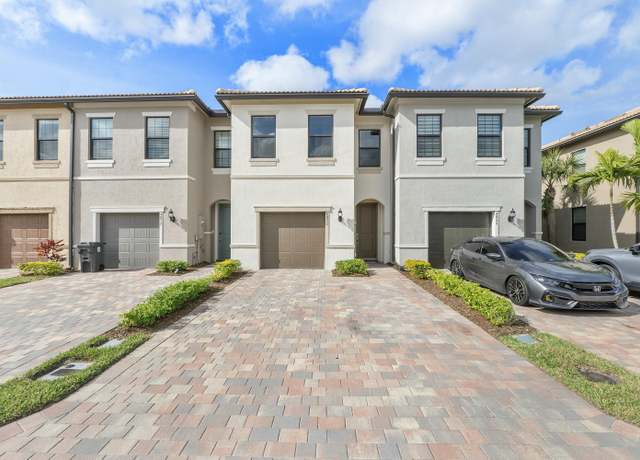 Property at 4853 Chantilly Rd, Lake Worth, FL 33467, 3 beds, 2.5 baths