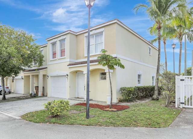 Property at 901 SW 15th St, Deerfield Beach, FL 33441, 3 beds, 2.5 baths