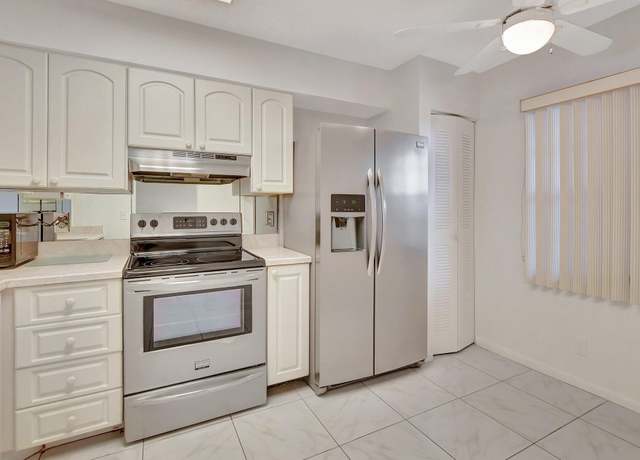 Property at 6866 Huntington Ln #404, Delray Beach, FL 33446, 2 beds, 2 baths
