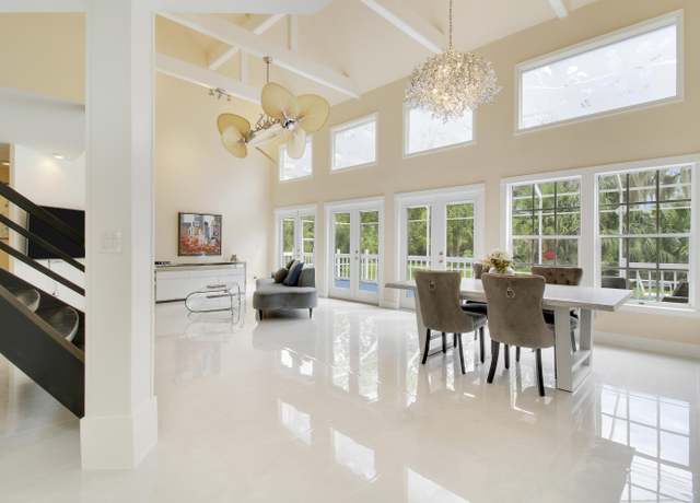 Property at 521 SW Marion Ct, Palm City, FL 34990, 3 beds, 2.5 baths