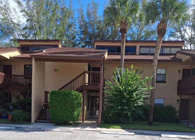 Property at 1303 Lakeview Dr E, Royal Palm Beach, FL 33411, 2 beds, 2 baths