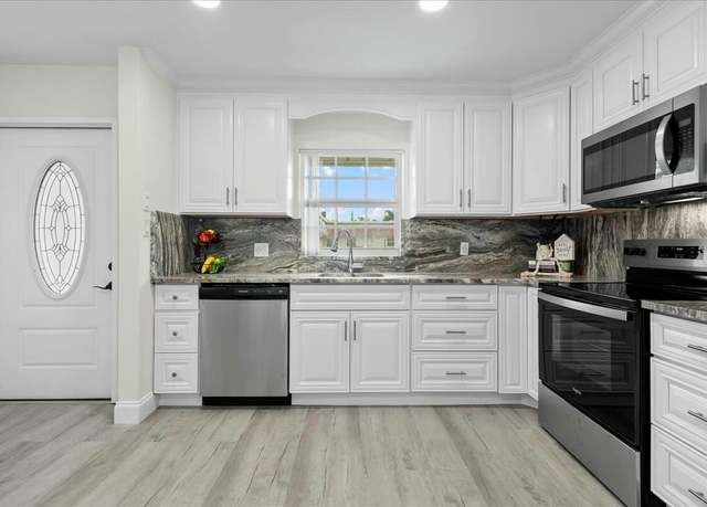 Property at 596 Laconia Cir, Lake Worth, FL 33467, 2 beds, 2 baths