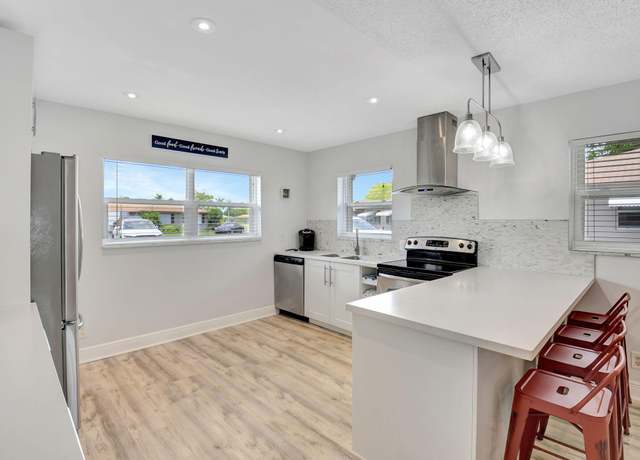 Property at 124 Mockingbird Ln #124, Delray Beach, FL 33445, 2 beds, 2 baths