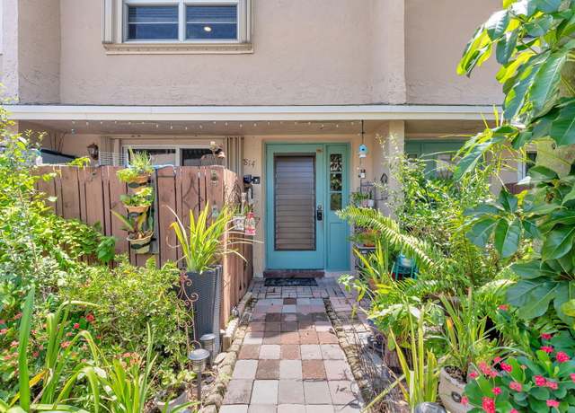 Property at 814 Banks Rd, Coconut Creek, FL 33063, 2 beds, 1.5 baths