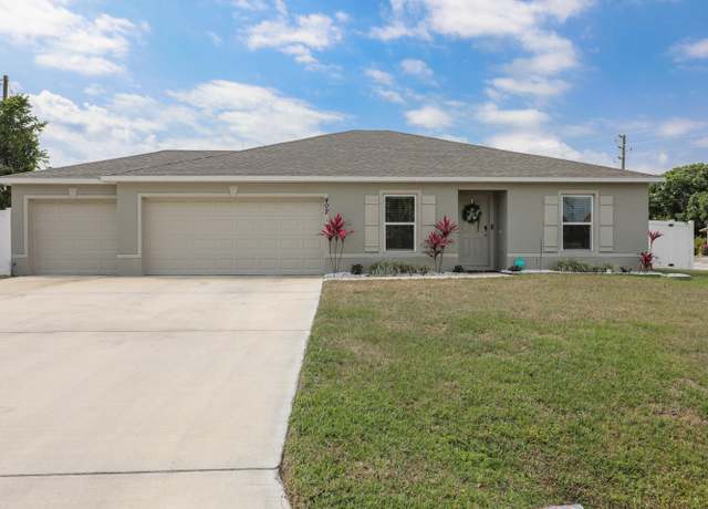 Property at 402 SE Doat St, Port Saint Lucie, FL 34983, 3 beds, 2 baths