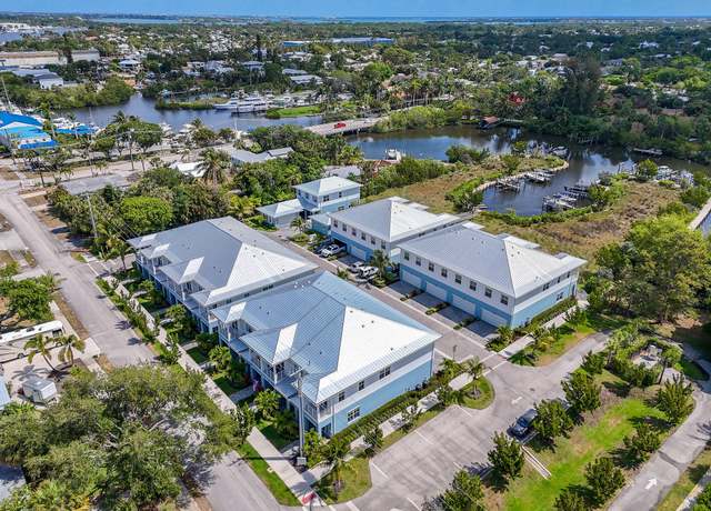 Property at 4707 SE Manatee Way, Stuart, FL 34997, 3 beds, 2.5 baths