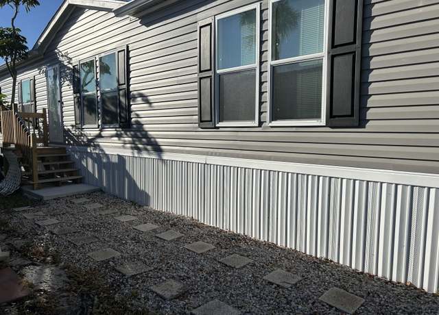 Property at 2455 SE Penny Ln, Stuart, FL 34994, 3 beds, 2 baths