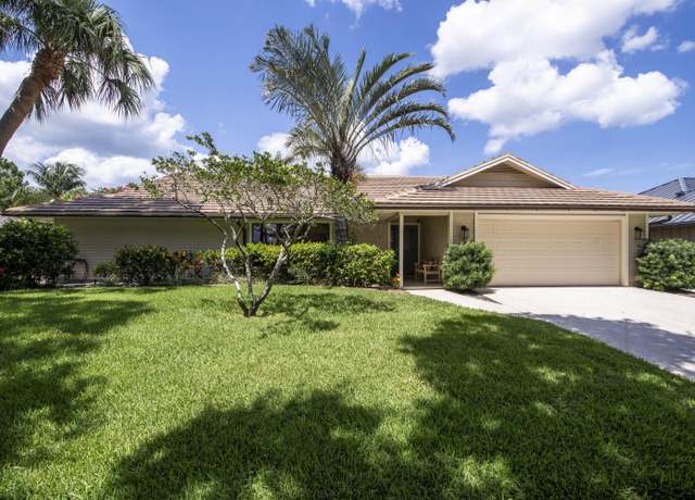 Property at 18402 Lake Bend Dr, Jupiter, FL 33458, 3 beds, 2.5 baths