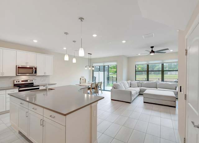 Property at 2138 Appleton Cir S, Oakland Park, FL 33309, 3 beds, 2.5 baths