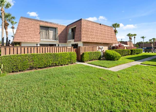 Property at 3601 SW Sunset Trace Cir, Palm City, FL 34990, 2 beds, 2.5 baths
