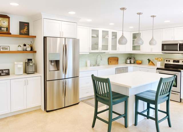 Property at 311 Buttonwood Ln, Boynton Beach, FL 33436, 2 beds, 2.5 baths