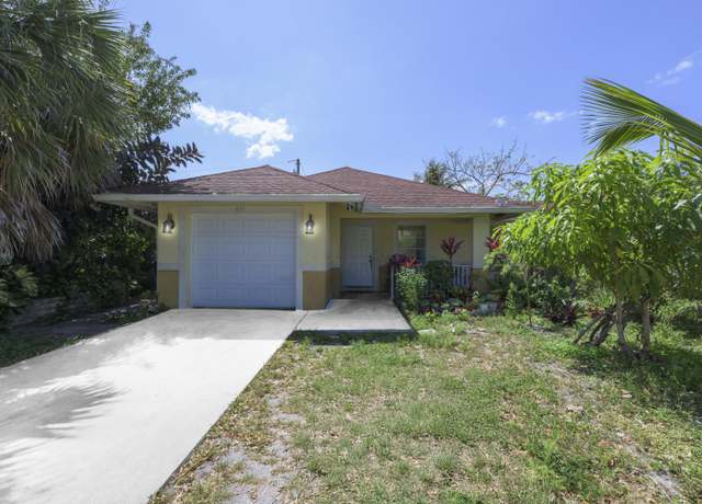 Property at 631 S A St S, Lake Worth Beach, FL 33460, 3 beds, 2 baths