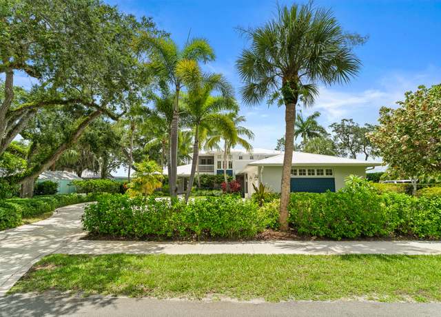 Property at 700 SW St Lucie Cres, Stuart, FL 34994, 4 beds, 3.5 baths