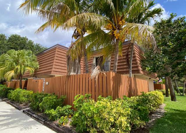 Property at 3052 30th Ct, Jupiter, FL 33477, 2 beds, 2.5 baths