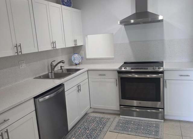 Property at 2886 Fernley Dr E #40, West Palm Beach, FL 33415, 1 bed, 2 baths