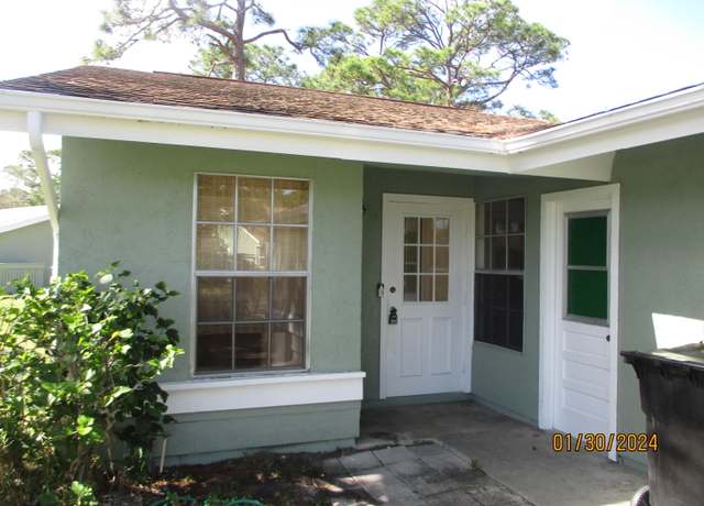 Property at 1720 SE Linpark Ct, Port Saint Lucie, FL 34952, 2 beds, 1 bath
