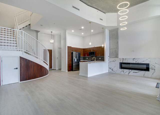 Property at 300 S Australian Ave Unit U127, West Palm Beach, FL 33401, 3 beds, 2.5 baths