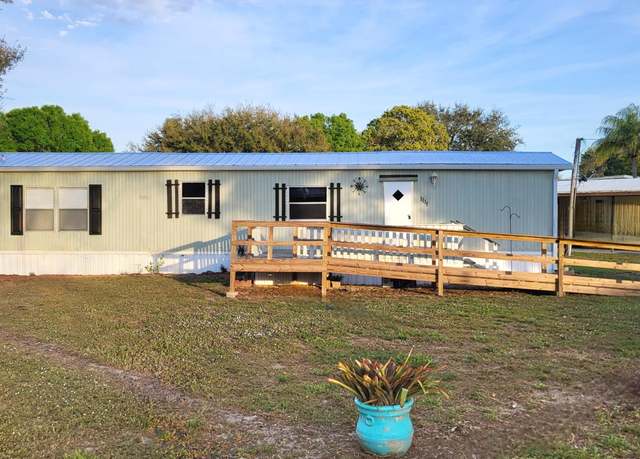 Property at 1111 10th St, Okeechobee, FL 34974, 2 beds, 2 baths