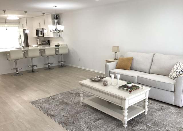 Property at 8315 Casa Del Lago Unit F, Boca Raton, FL 33433, 2 beds, 2 baths