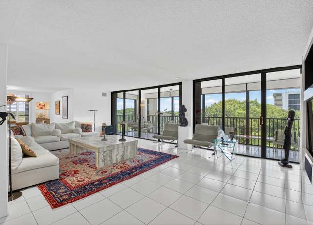 Property at 20090 Boca West Dr #354, Boca Raton, FL 33434, 3 beds, 2.5 baths