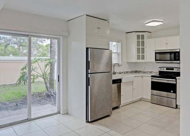 Property at 3810 N Jog Rd #106, West Palm Beach, FL 33411, 3 beds, 2 baths