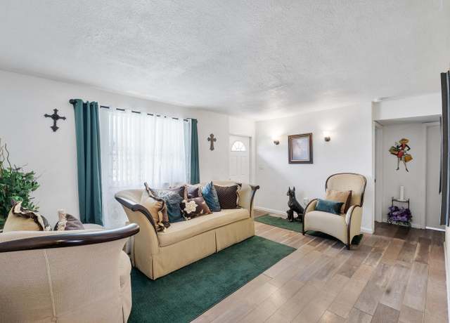 Property at 439 Cheyenne Dr, Lake Worth, FL 33462, 4 beds, 2 baths
