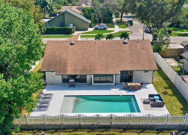 Property at 3002 Dunlin Rd, Delray Beach, FL 33444, 3 beds, 2 baths