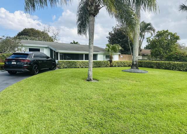 Property at 922 Arlington Dr, West Palm Beach, FL 33415, 3 beds, 2 baths