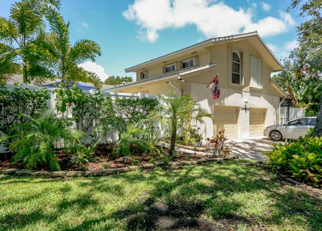 Property at 12557 Woodmill Dr, Palm Beach Gardens, FL 33418, 3 beds, 3.5 baths