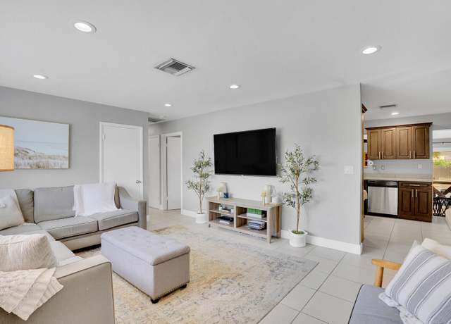 Property at 313 Davis Rd, Palm Springs, FL 33461, 2 beds, 2 baths
