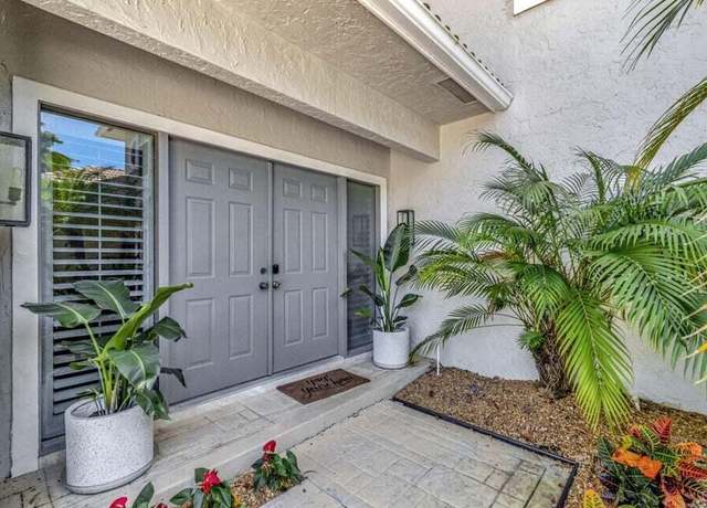 Property at 11839 Pebblewood Dr, Wellington, FL 33414, 4 beds, 4.5 baths