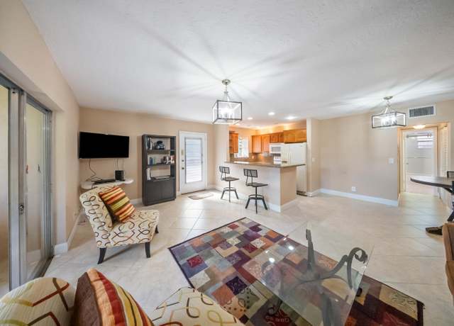 Property at 212 Oxford 400 #212, West Palm Beach, FL 33417, 1 bed, 1.5 baths