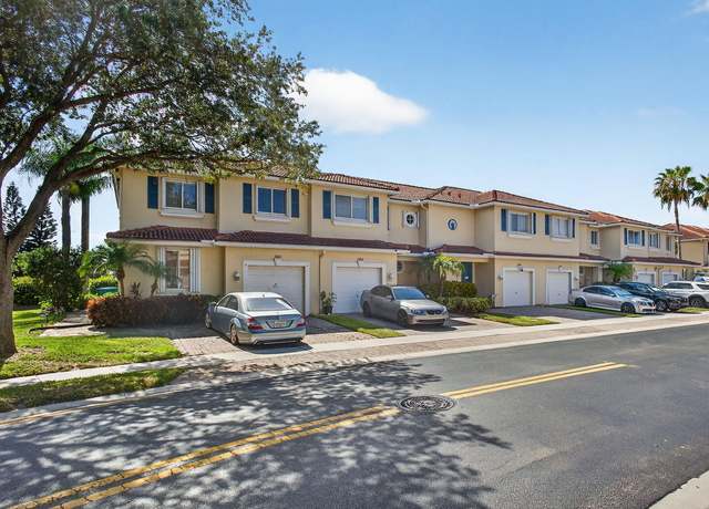 Property at 3004 N Evergreen Cir, Boynton Beach, FL 33426, 3 beds, 2.5 baths