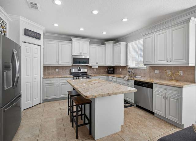 Property at 3004 N Evergreen Cir, Boynton Beach, FL 33426, 3 beds, 2.5 baths