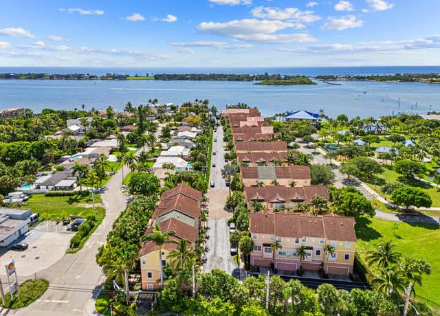 Property at 105 Harbors Way, Boynton Beach, FL 33435, 3 beds, 2.5 baths
