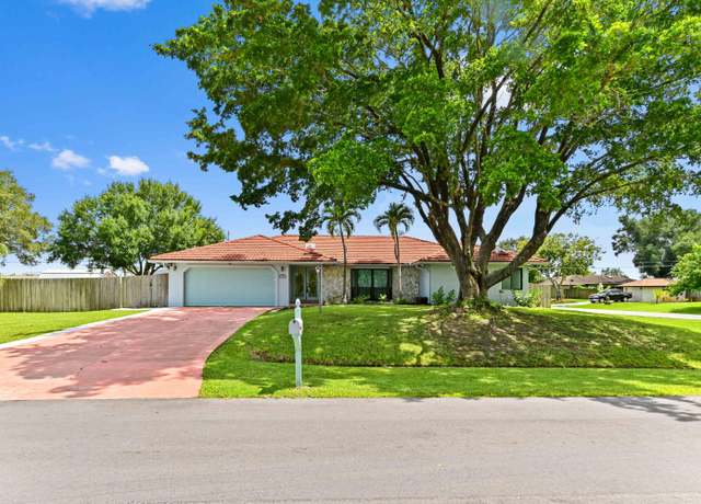 Property at 1086 SW Goodman Ave, Port Saint Lucie, FL 34953, 3 beds, 2 baths