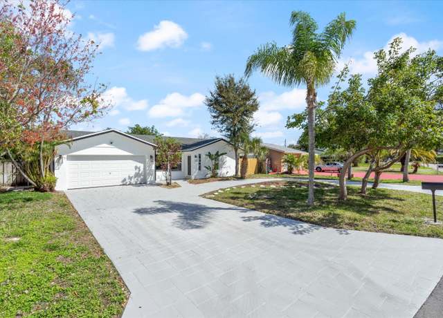 Property at 635 Kingbird Cir, Delray Beach, FL 33444, 3 beds, 2 baths